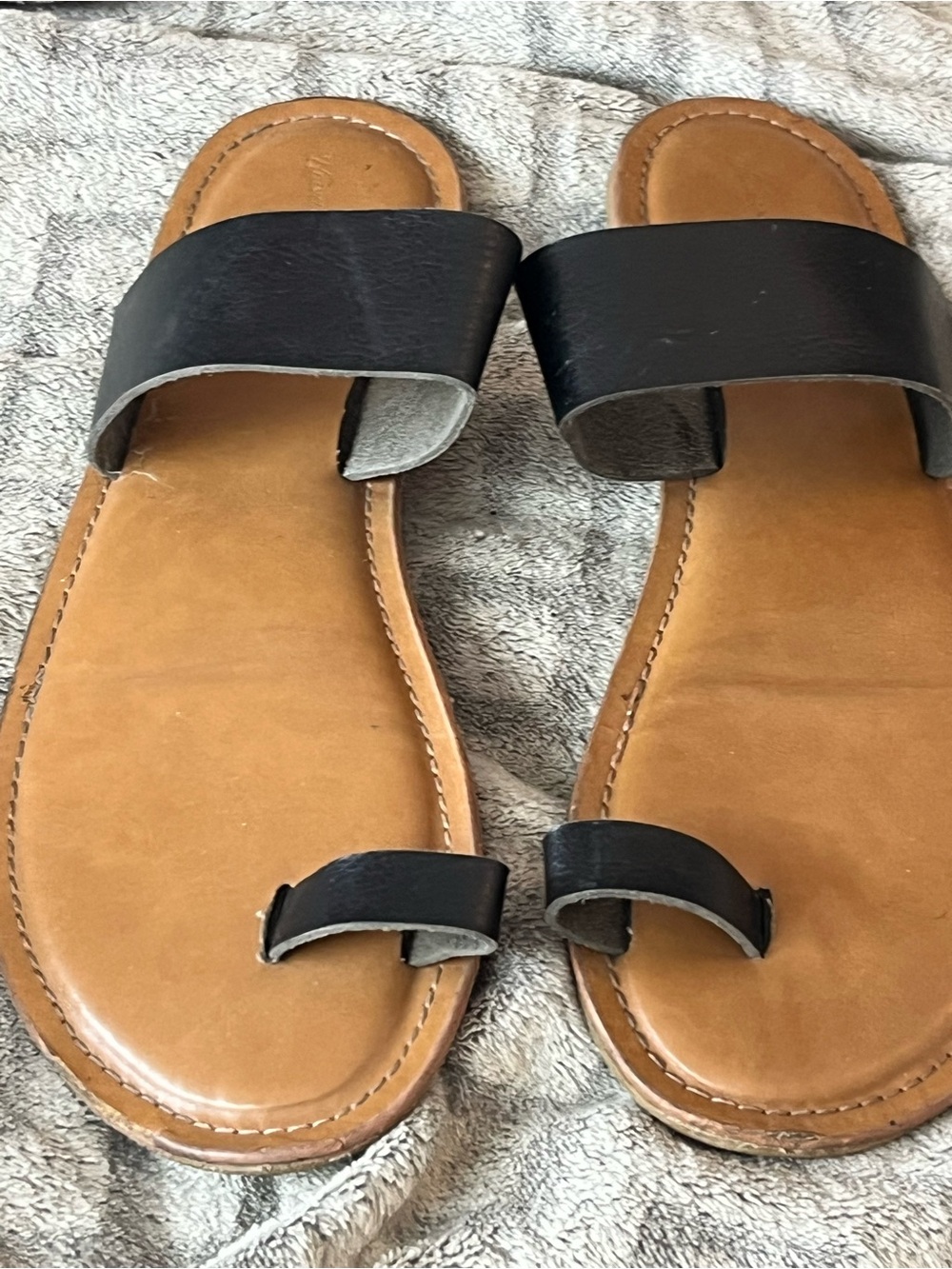 Universal Thread Black Strap Tan Footbed Slide Sandals